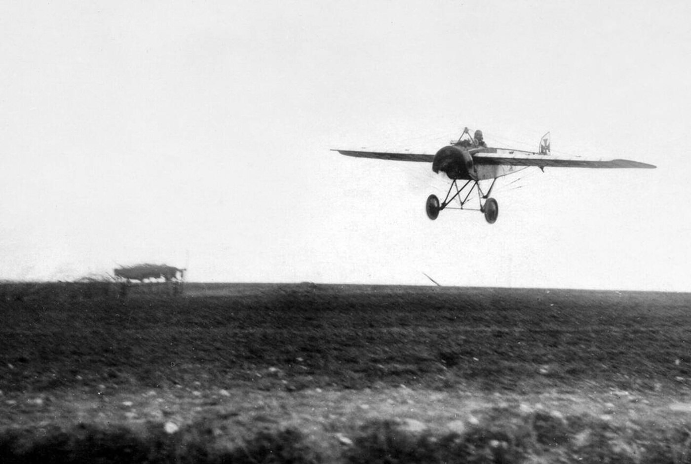 Single wing landing, 1916.