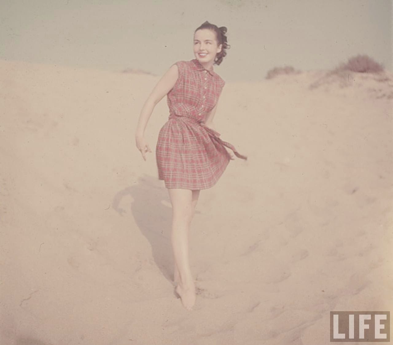 Sun, Sand, and Structured Style: LIFE Photographer Loomis Dean’s Incredible Captures of 1950s California Beach Life