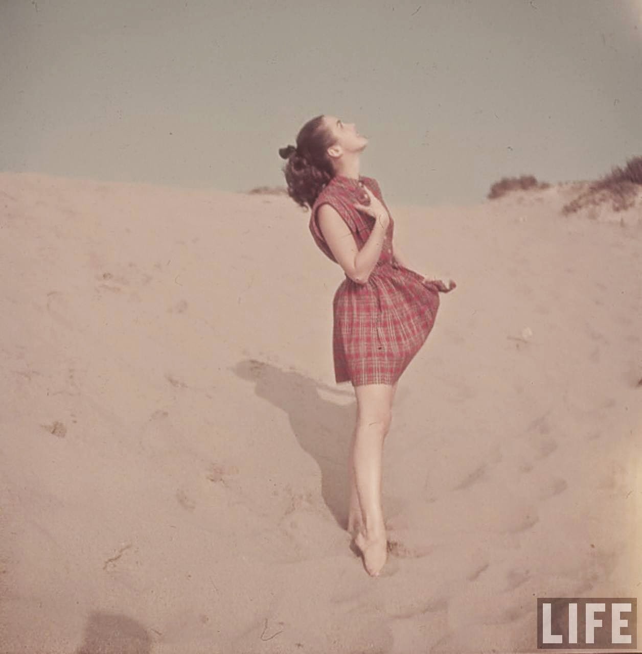 Sun, Sand, and Structured Style: LIFE Photographer Loomis Dean’s Incredible Captures of 1950s California Beach Life