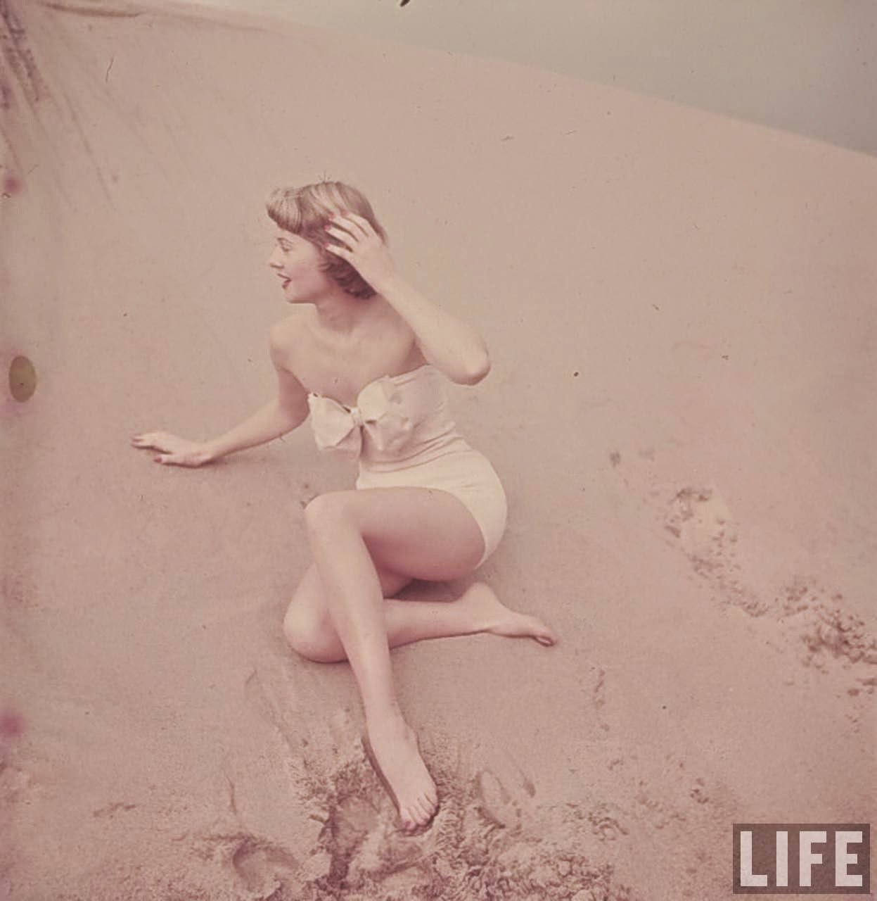 Sun, Sand, and Structured Style: LIFE Photographer Loomis Dean’s Incredible Captures of 1950s California Beach Life