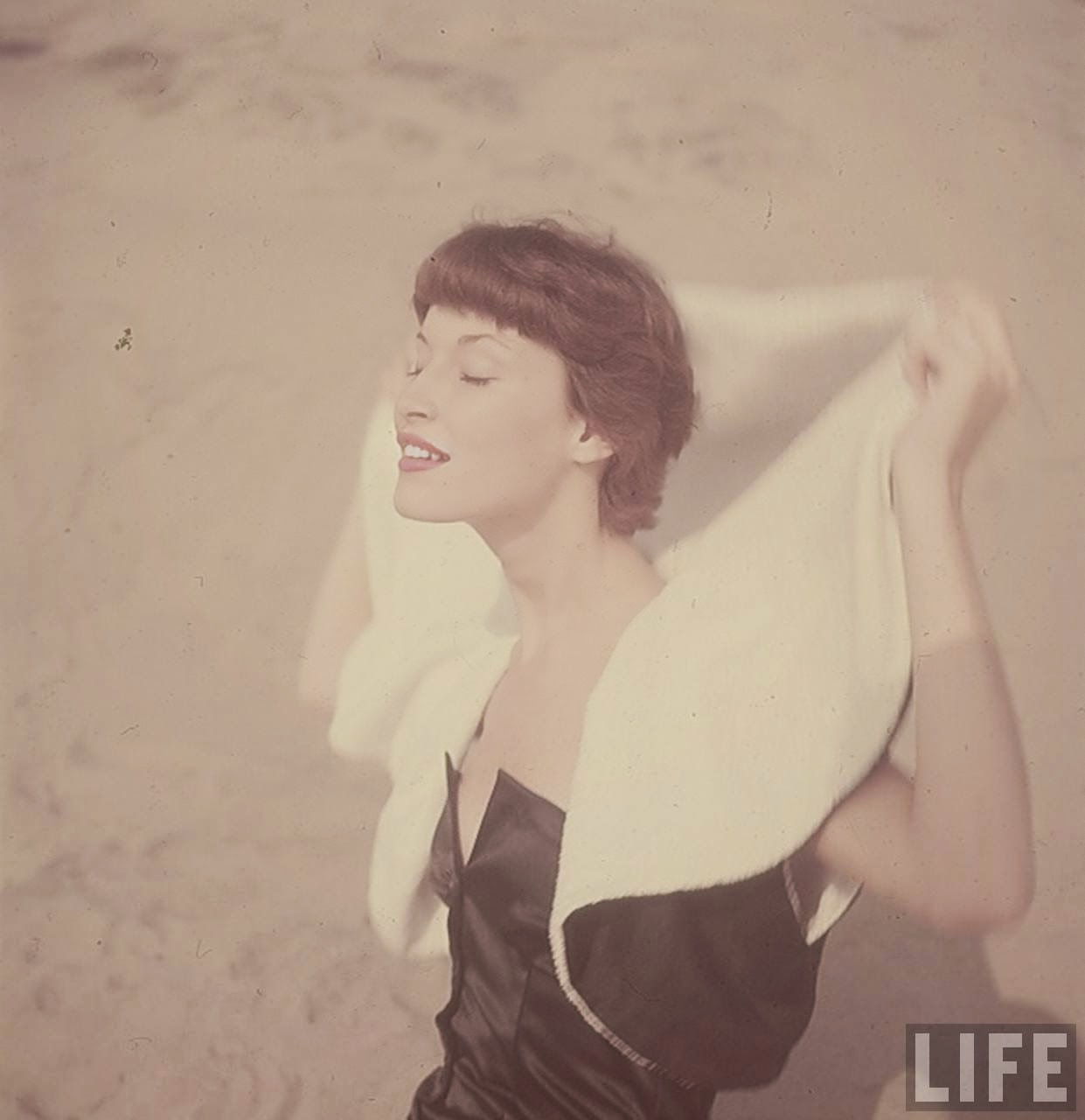 Sun, Sand, and Structured Style: LIFE Photographer Loomis Dean’s Incredible Captures of 1950s California Beach Life