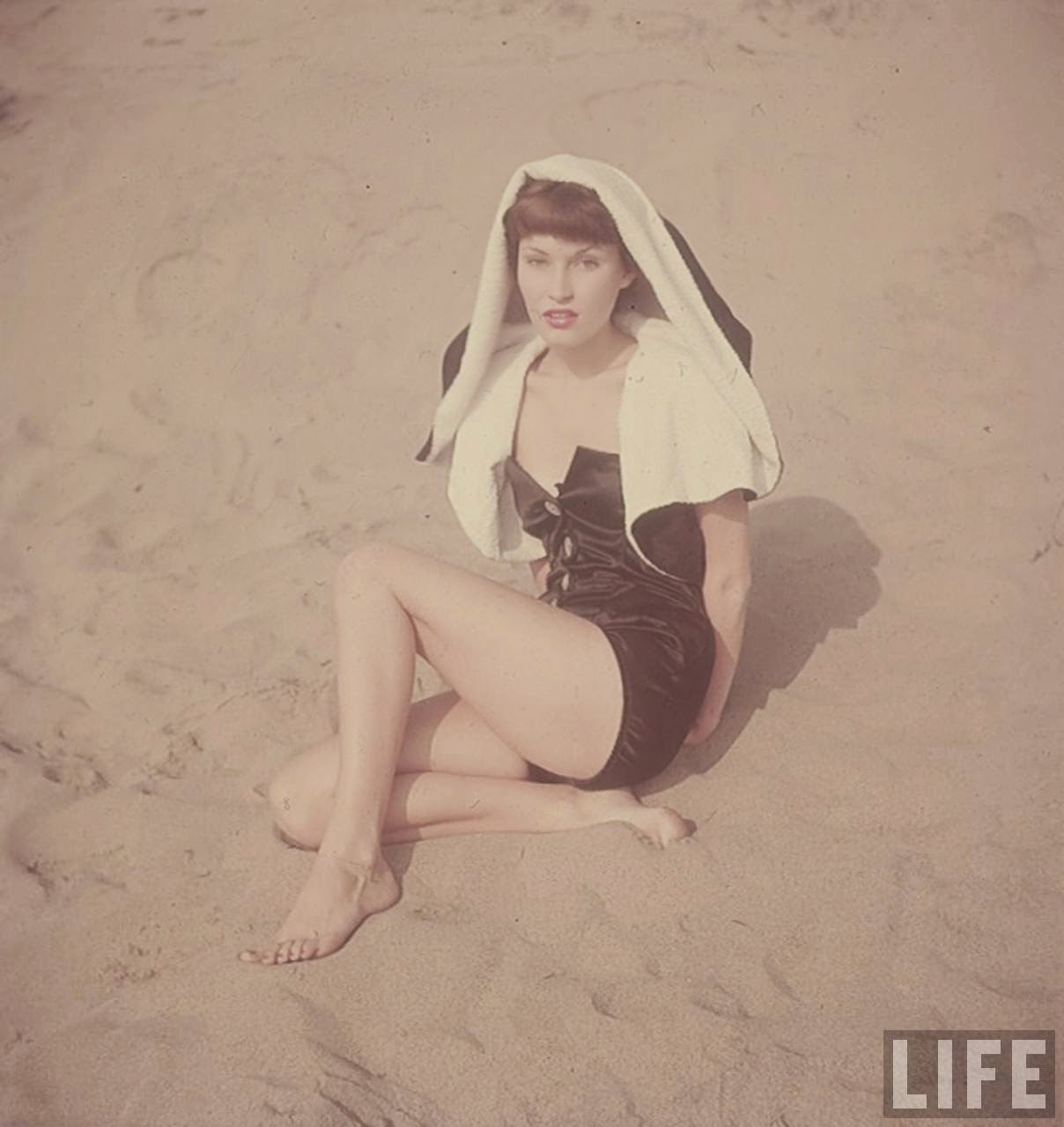 Sun, Sand, and Structured Style: LIFE Photographer Loomis Dean’s Incredible Captures of 1950s California Beach Life