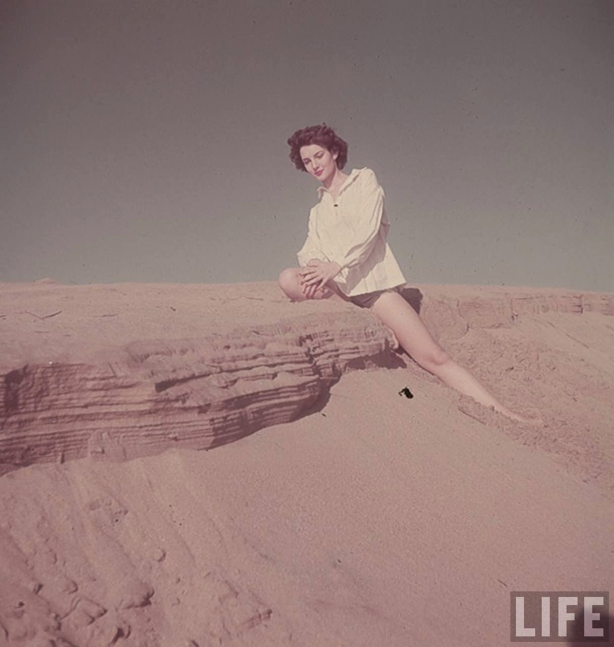 Sun, Sand, and Structured Style: LIFE Photographer Loomis Dean’s Incredible Captures of 1950s California Beach Life