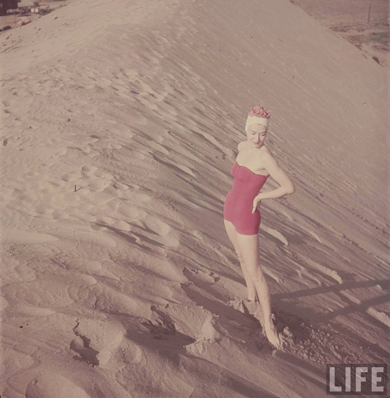 Sun, Sand, and Structured Style: LIFE Photographer Loomis Dean’s Incredible Captures of 1950s California Beach Life