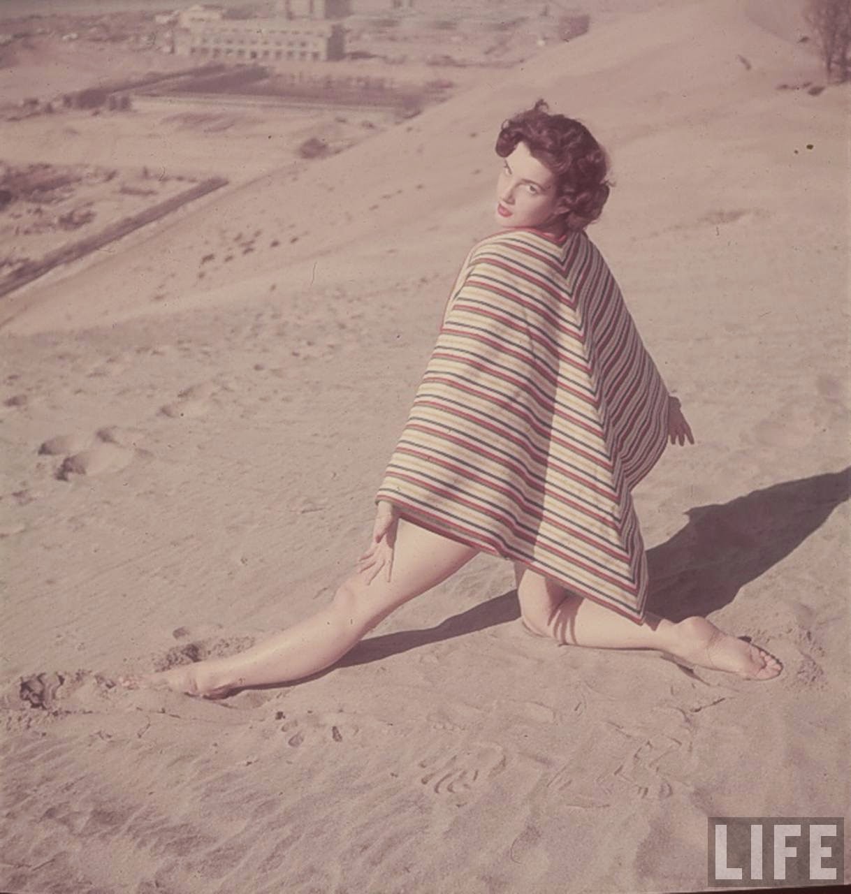 Sun, Sand, and Structured Style: LIFE Photographer Loomis Dean’s Incredible Captures of 1950s California Beach Life