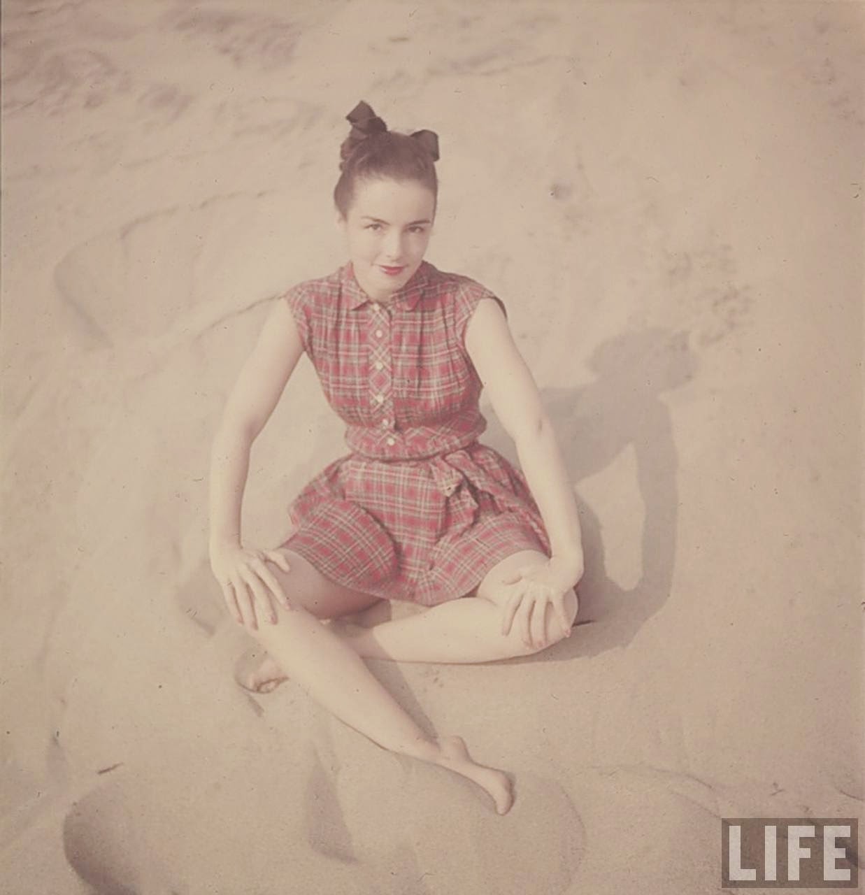 Sun, Sand, and Structured Style: LIFE Photographer Loomis Dean’s Incredible Captures of 1950s California Beach Life