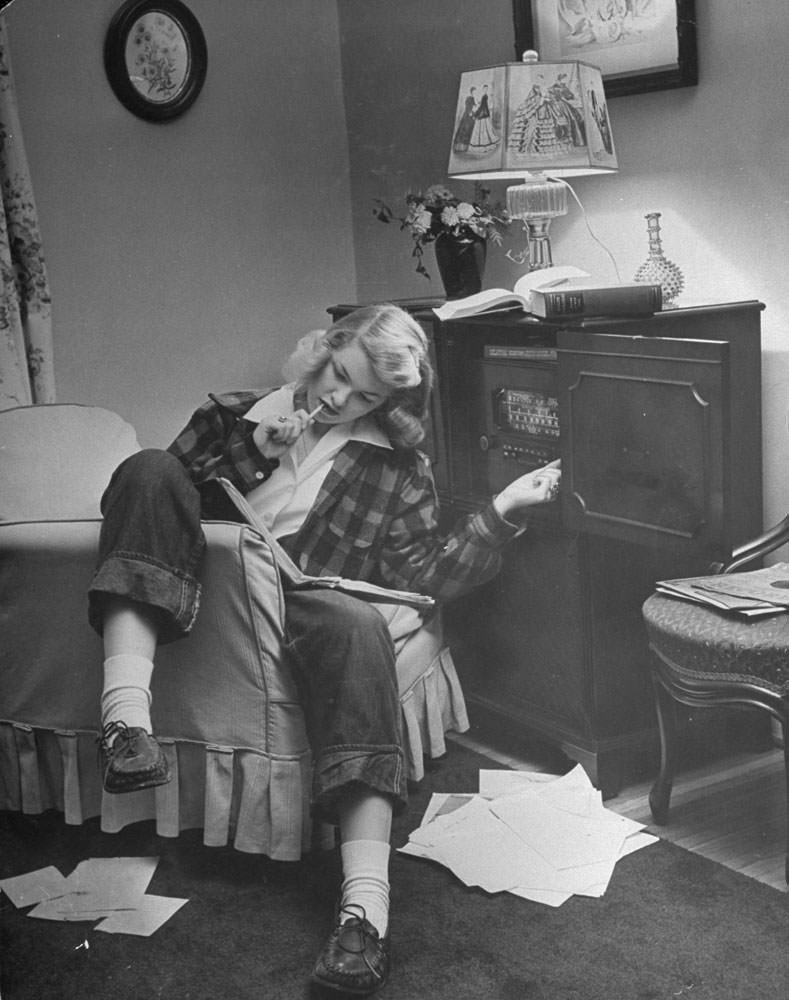 Pat Woodruff does homework with the radio on, 1940s