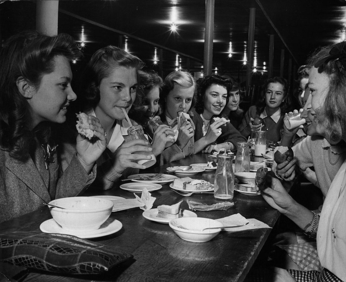 Midwestern teenage girls, 1944