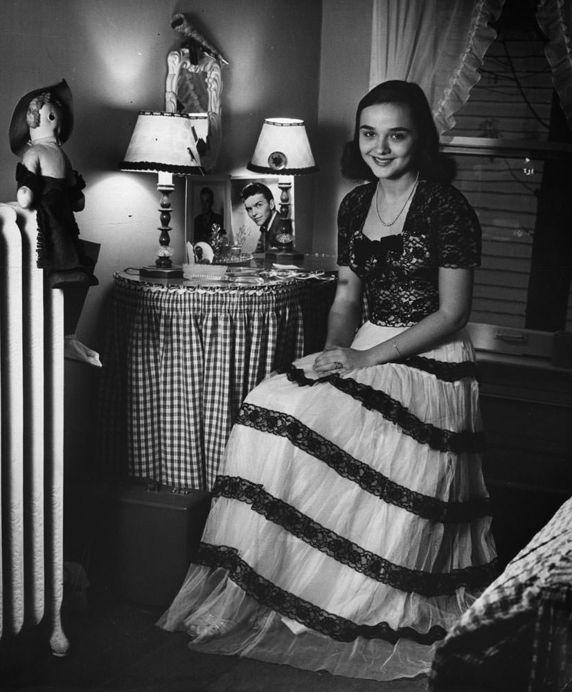 Portrait of an American teen, 1944