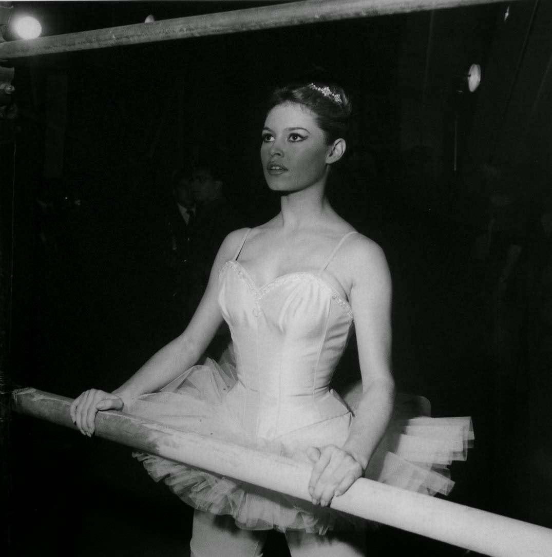 Beautiful and Dramatic Vintage Ballet Portraits Taken by Photographer Serge Lido