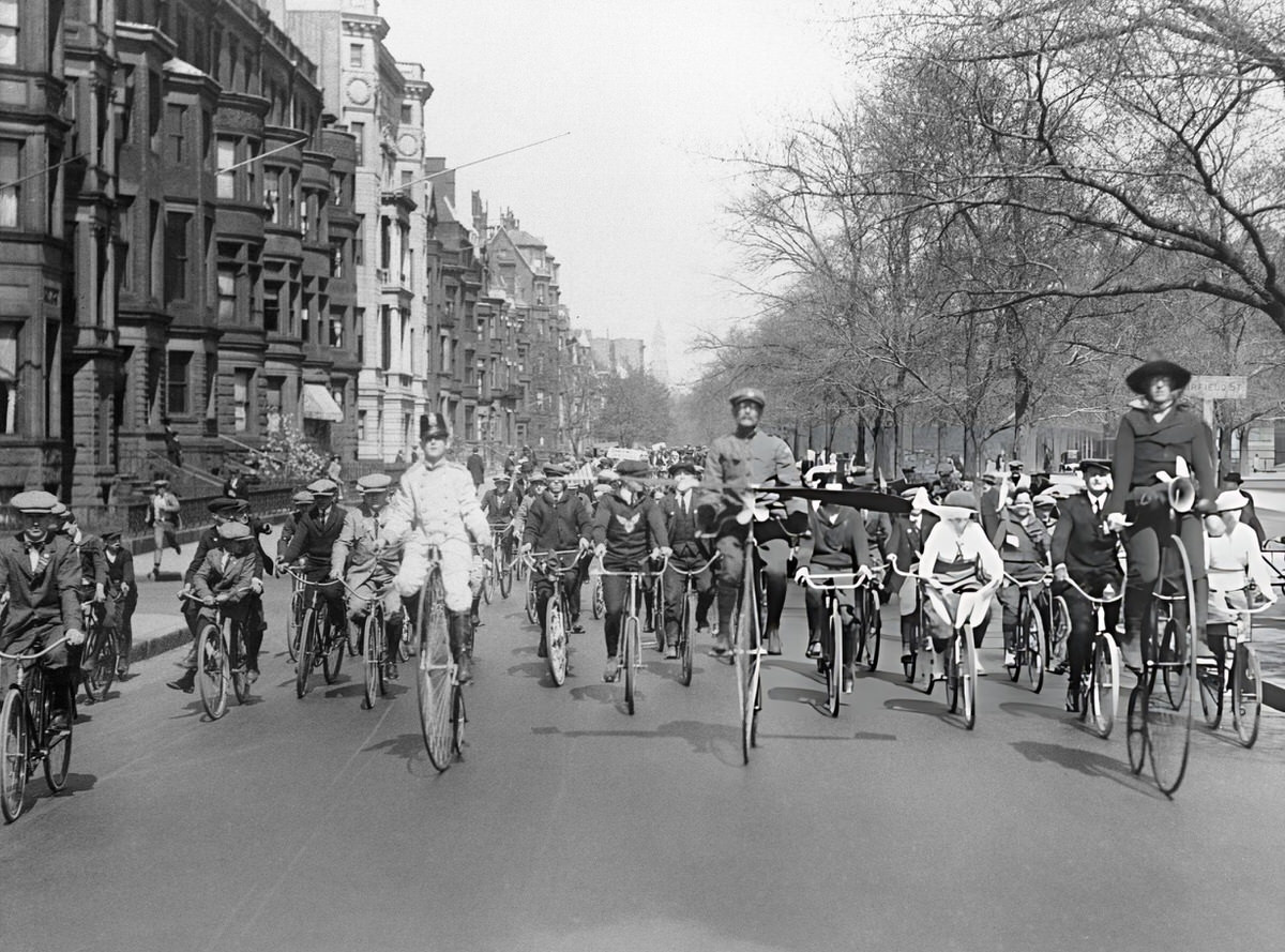 Boston American's Bicycle Run on Commonwealth Avenue, Boston, 1920s