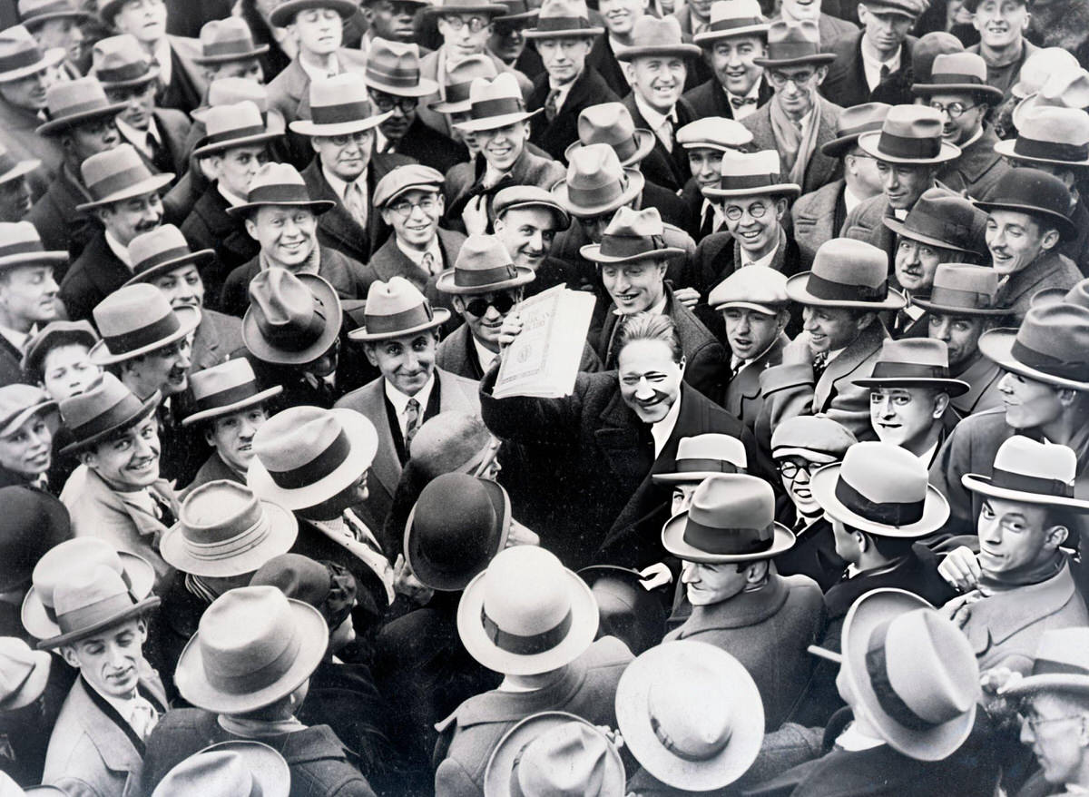 Crowd on Boston Common as lawyer Arthur Garfield Hays sells a copy of the American Mercury Magazine, Boston, 1926