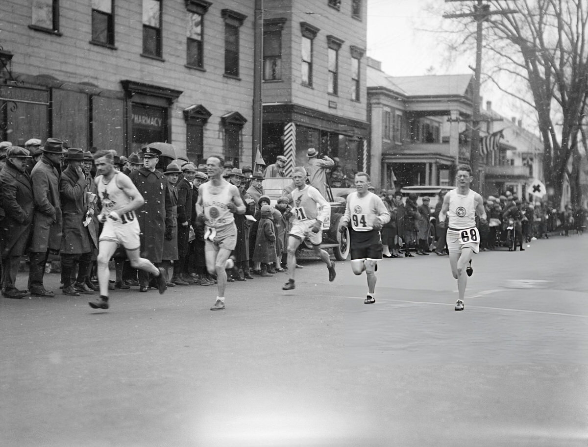 Runners coming through Framingham during the Boston Marathon, 1925