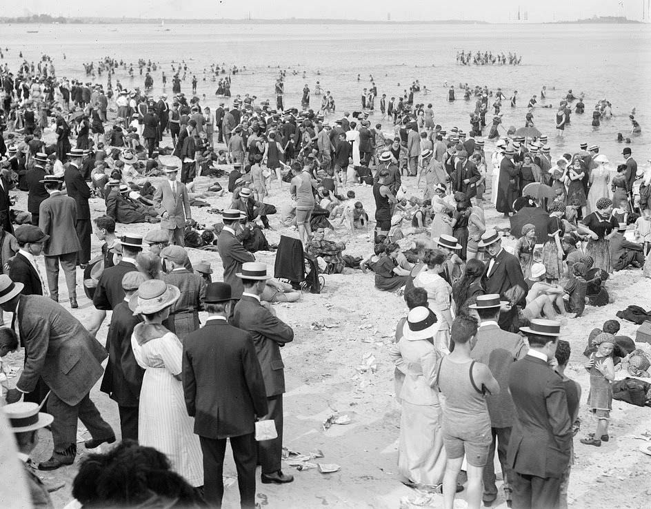 Revere Beach crowd, Massachusetts