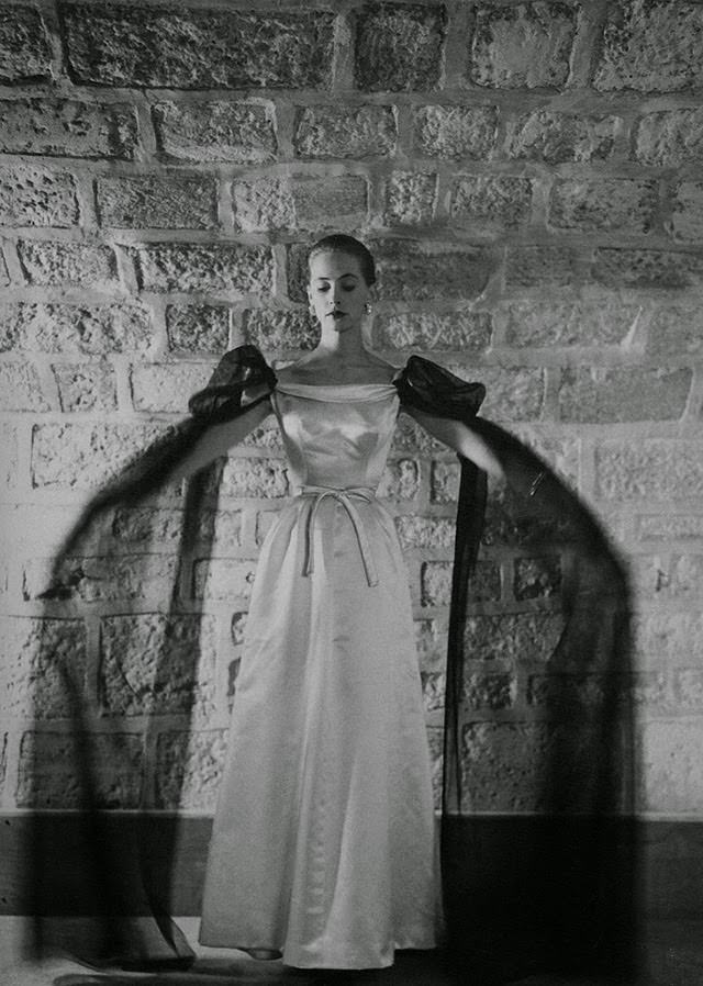 Cristóbal Balenciaga’s Mid-Century Vision: Fashion That Reshaped the 1940s and 1950s Silhouette