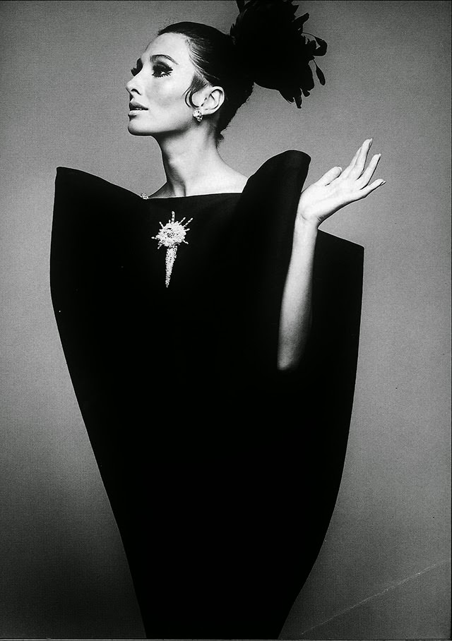 Cristóbal Balenciaga’s Mid-Century Vision: Fashion That Reshaped the 1940s and 1950s Silhouette