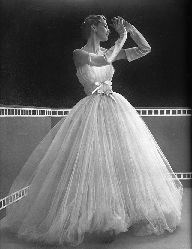 Cristóbal Balenciaga’s Mid-Century Vision: Fashion That Reshaped the 1940s and 1950s Silhouette