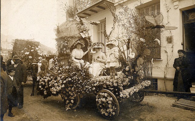 From Cars to Bicycles: Adorable Vintage Decorated Vehicles from Between the 1910s to 1920s