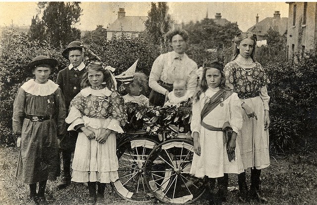 From Cars to Bicycles: Adorable Vintage Decorated Vehicles from Between the 1910s to 1920s