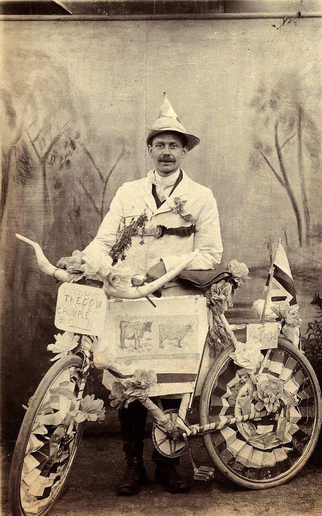 From Cars to Bicycles: Adorable Vintage Decorated Vehicles from Between the 1910s to 1920s