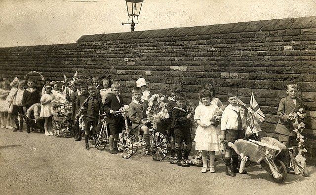 From Cars to Bicycles: Adorable Vintage Decorated Vehicles from Between the 1910s to 1920s