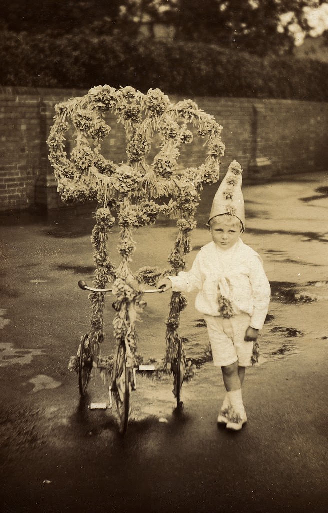 From Cars to Bicycles: Adorable Vintage Decorated Vehicles from Between the 1910s to 1920s