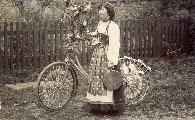 From Cars to Bicycles: Adorable Vintage Decorated Vehicles from Between the 1910s to 1920s