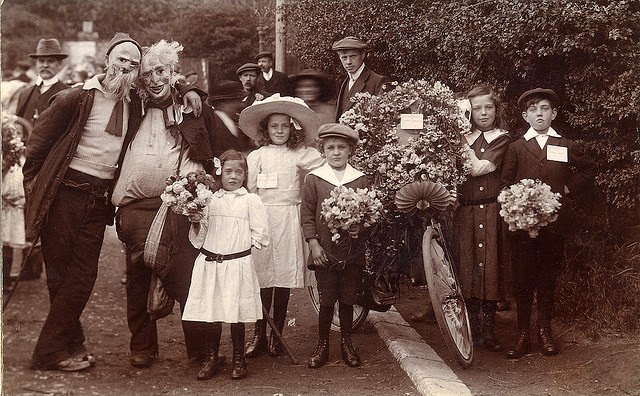 From Cars to Bicycles: Adorable Vintage Decorated Vehicles from Between the 1910s to 1920s