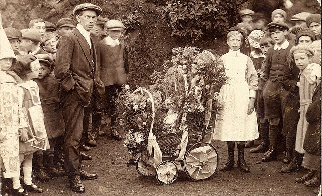 From Cars to Bicycles: Adorable Vintage Decorated Vehicles from Between the 1910s to 1920s