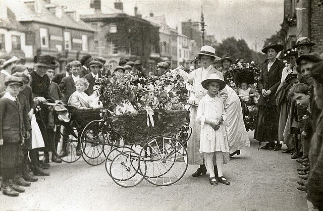From Cars to Bicycles: Adorable Vintage Decorated Vehicles from Between the 1910s to 1920s