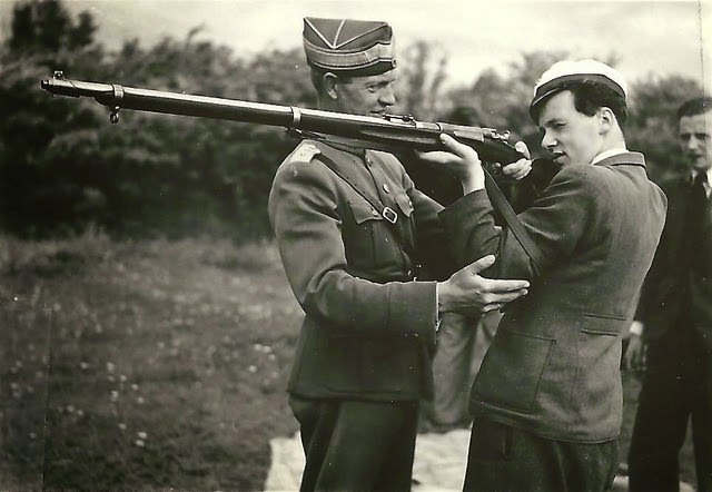 Harald Heering from Akademisk Skytteforening (Academic Rifle Club). Small arms instructor: Captain Hingel.