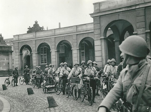 Kompagni Vest with bikes. People from The Academic Rifle Club during the Slotsholm detachement.
