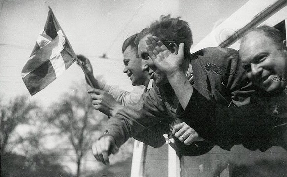 The police on their way to Sweden, returning from concentration camp in Germany. 1945.