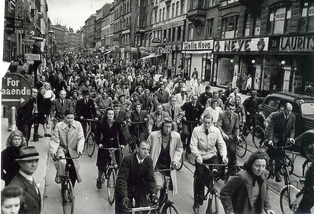 Cyclists at Nørrebrogade in Copenhagen (1940-45)