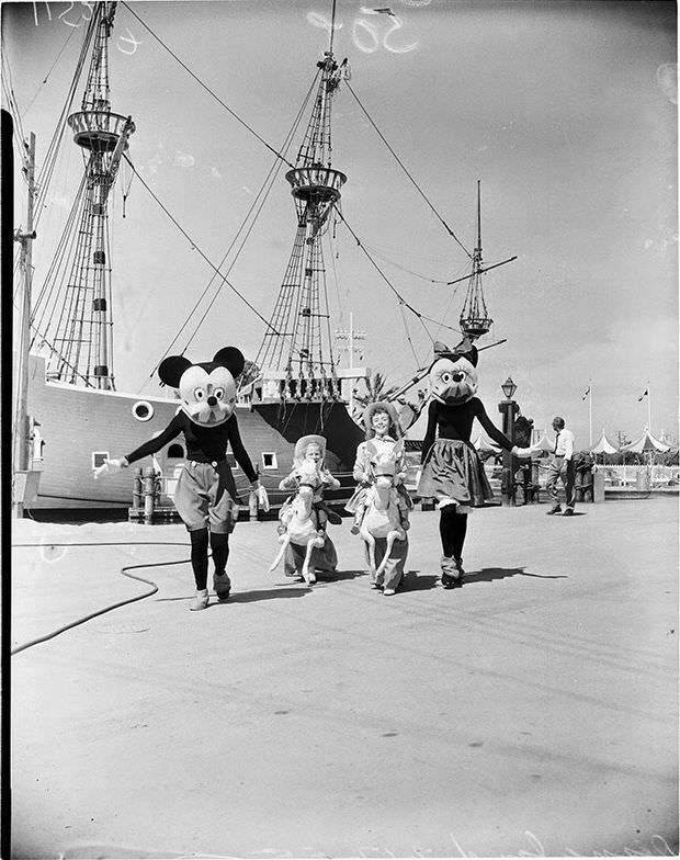 Mickey Mouse and Minnie Mouse in front of the Pirate Ship restaurant