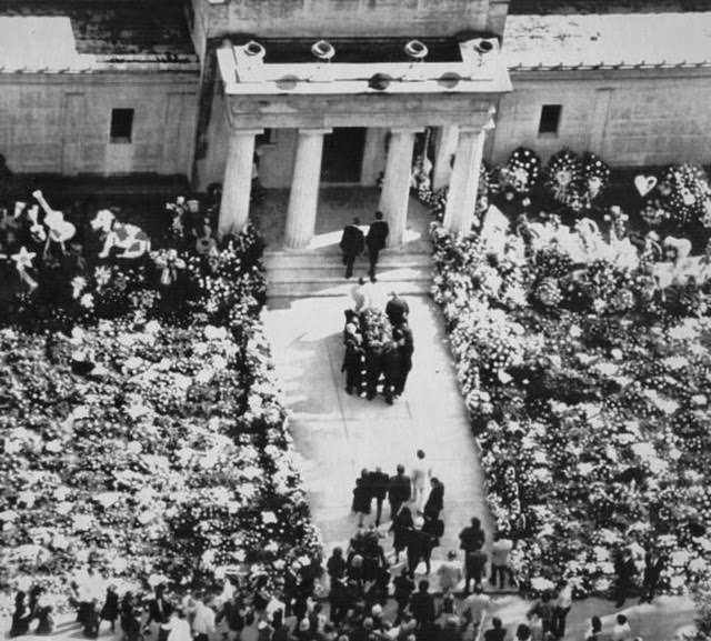 Remembering August 16, 1977: How America Reacted When Elvis Presley Passed Away