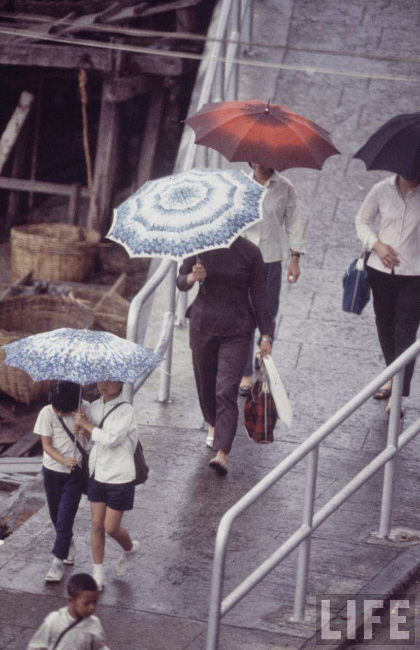 Fascinating Vintage Photos Show Life in the Late-1960s Hong Kong in Vibrant Colors