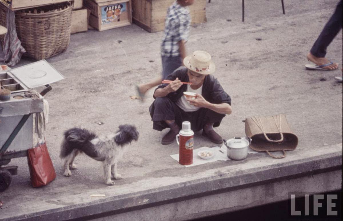 Fascinating Vintage Photos Show Life in the Late-1960s Hong Kong in Vibrant Colors