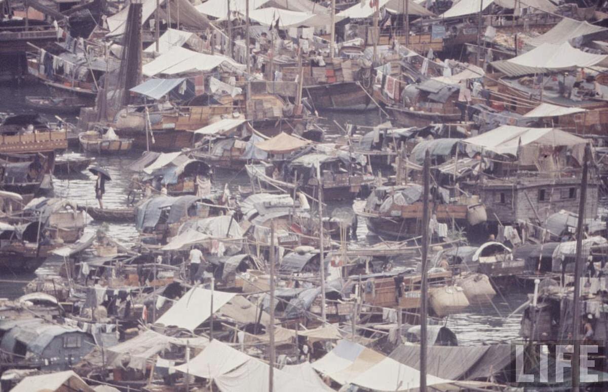 Fascinating Vintage Photos Show Life in the Late-1960s Hong Kong in Vibrant Colors