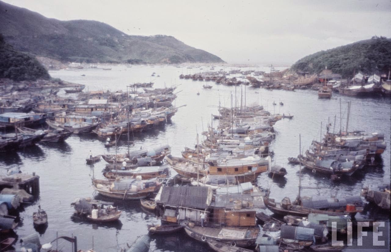 Fascinating Vintage Photos Show Life in the Late-1960s Hong Kong in Vibrant Colors