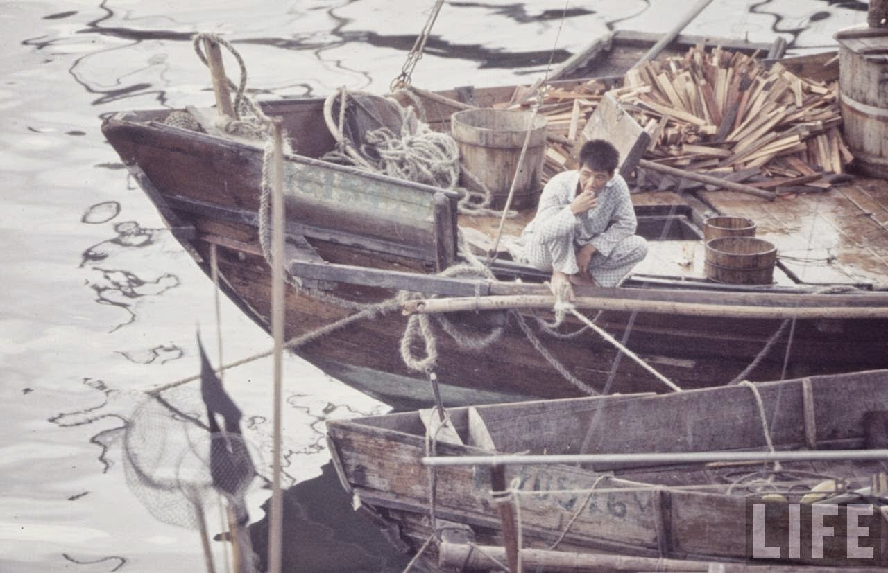Fascinating Vintage Photos Show Life in the Late-1960s Hong Kong in Vibrant Colors