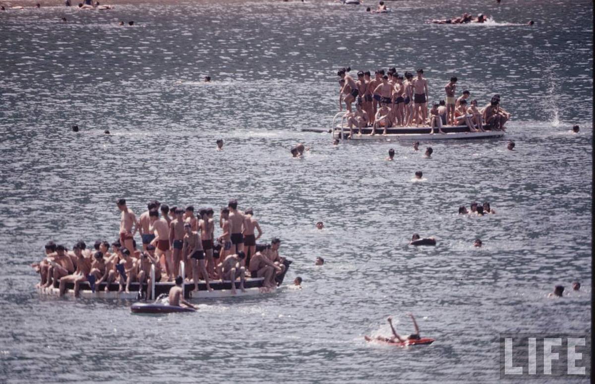 Fascinating Vintage Photos Show Life in the Late-1960s Hong Kong in Vibrant Colors