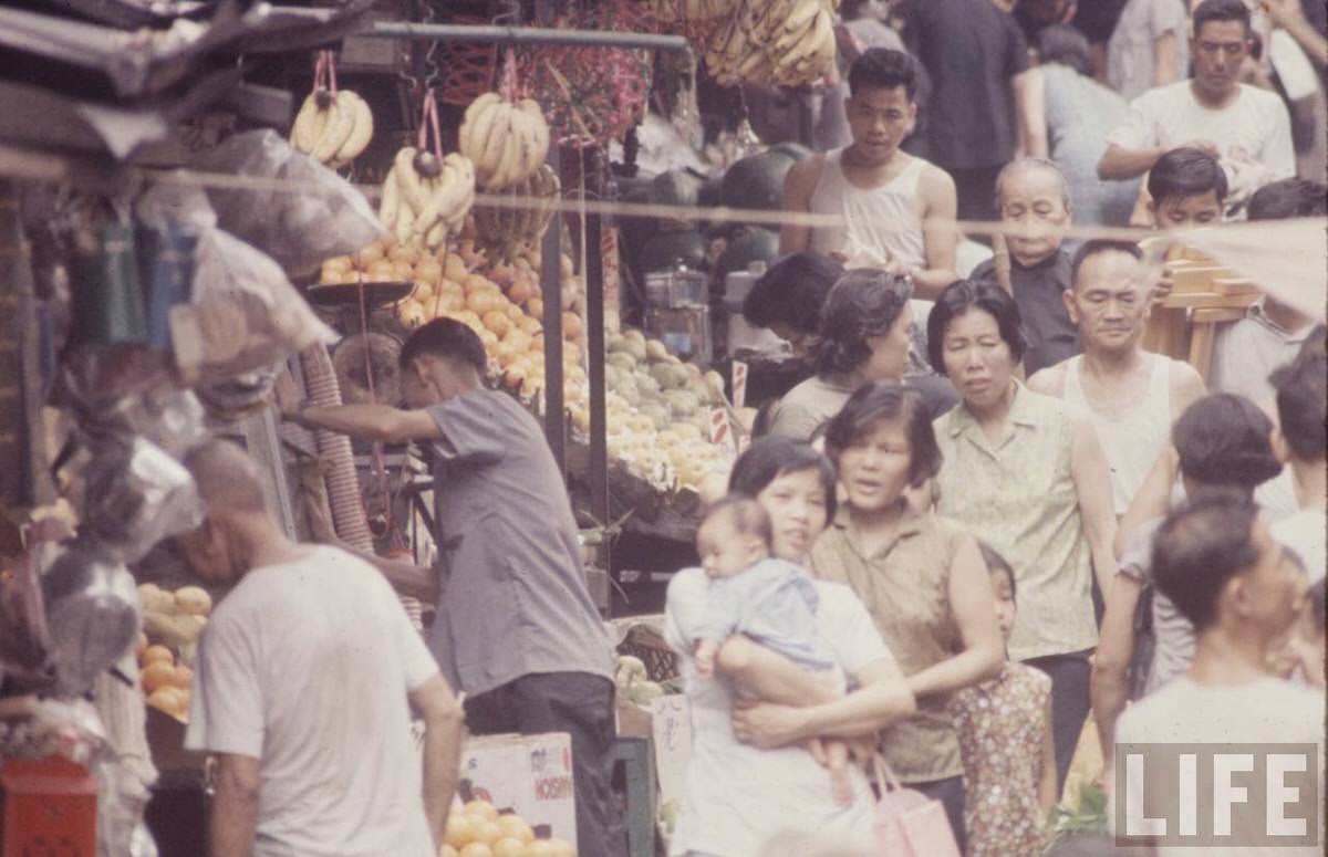 Fascinating Vintage Photos Show Life in the Late-1960s Hong Kong in Vibrant Colors
