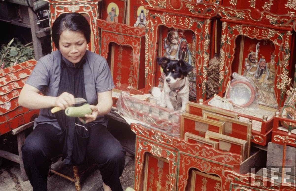 Fascinating Vintage Photos Show Life in the Late-1960s Hong Kong in Vibrant Colors