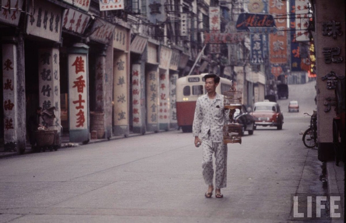 Fascinating Vintage Photos Show Life in the Late-1960s Hong Kong in Vibrant Colors