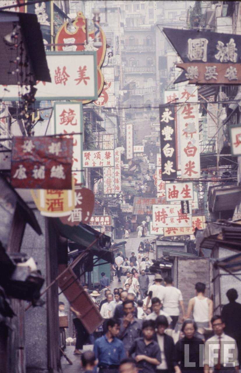 Fascinating Vintage Photos Show Life in the Late-1960s Hong Kong in Vibrant Colors