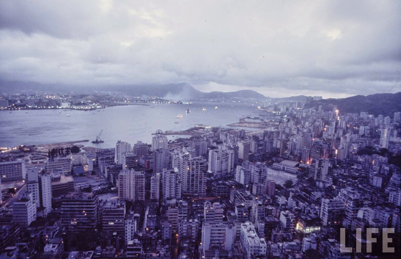 Fascinating Vintage Photos Show Life in the Late-1960s Hong Kong in Vibrant Colors