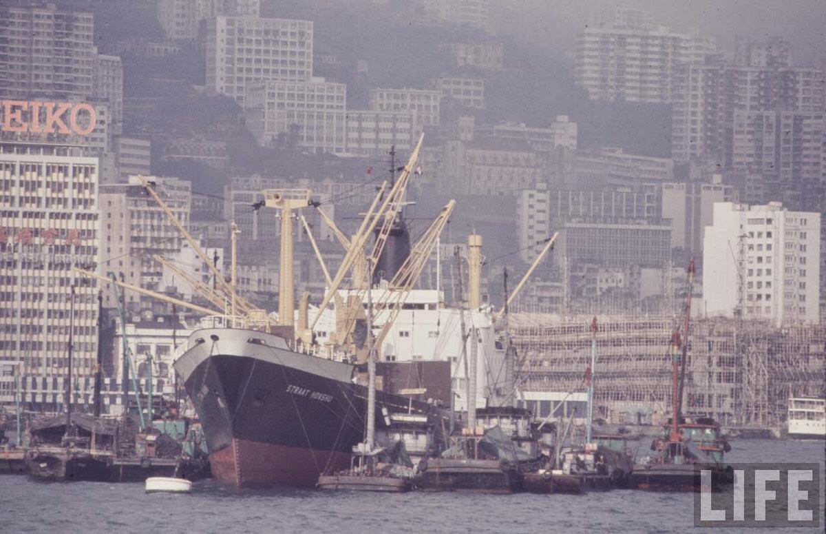 Fascinating Vintage Photos Show Life in the Late-1960s Hong Kong in Vibrant Colors