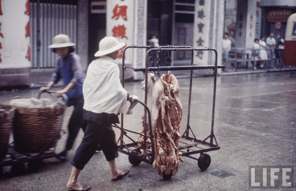 Fascinating Vintage Photos Show Life in the Late-1960s Hong Kong in Vibrant Colors