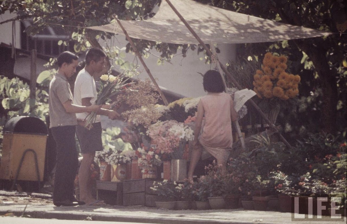 Fascinating Vintage Photos Show Life in the Late-1960s Hong Kong in Vibrant Colors